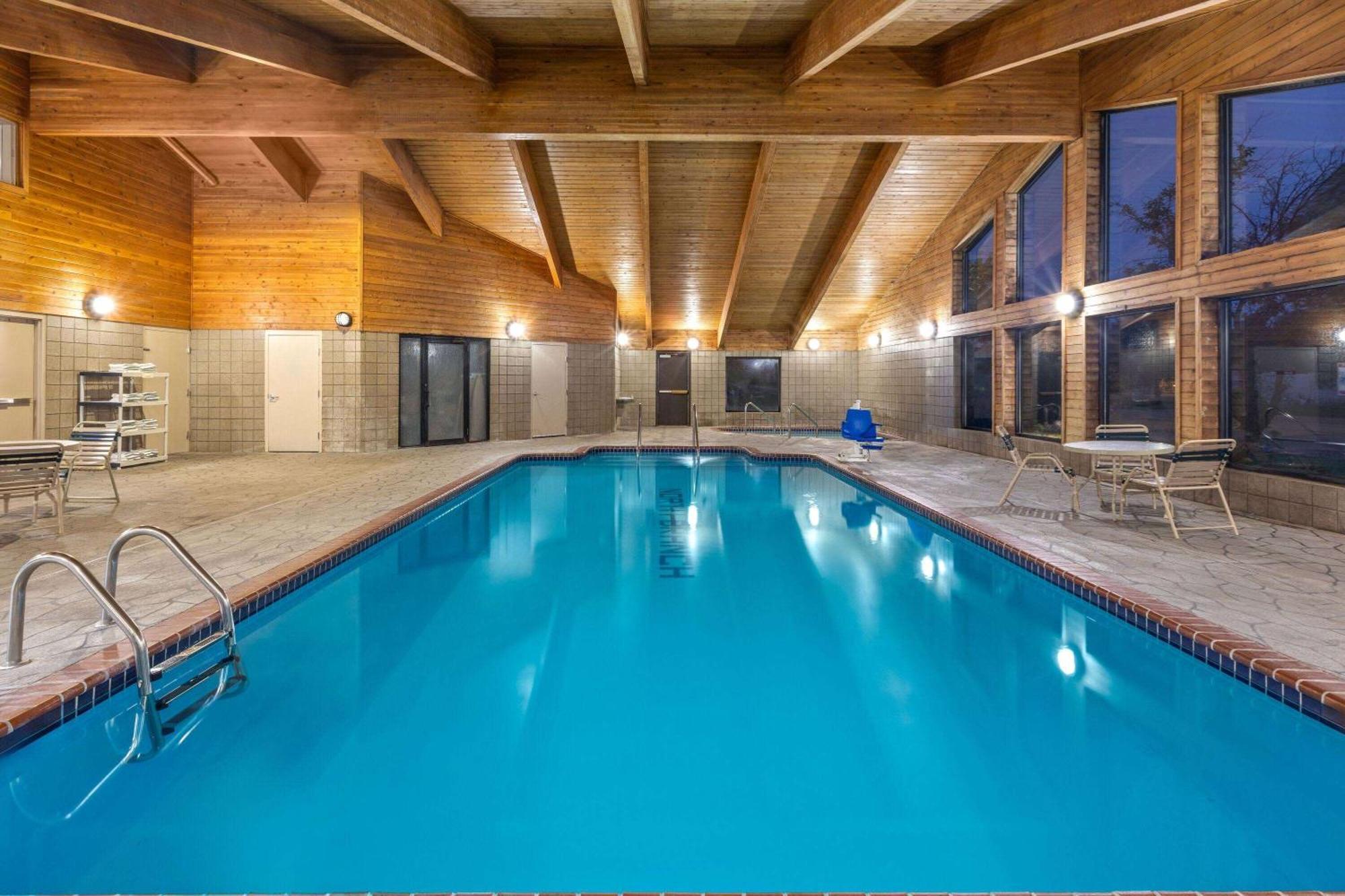 Americinn By Wyndham North Branch Exterior photo