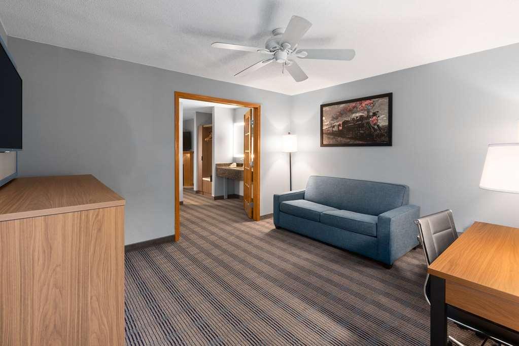 Americinn By Wyndham North Branch Room photo