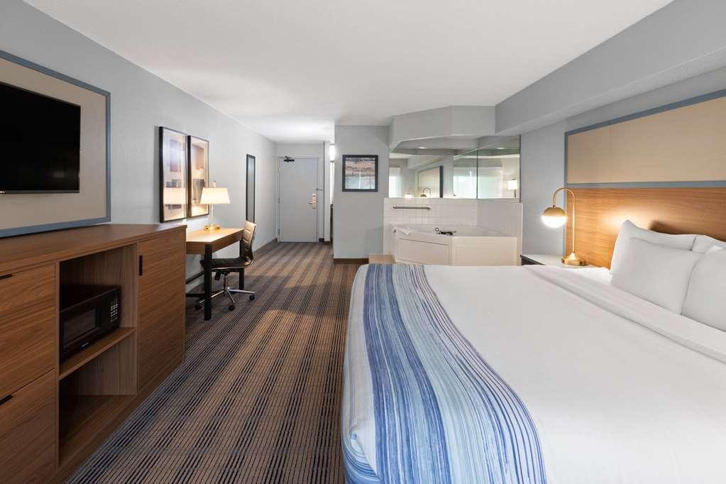 Americinn By Wyndham North Branch Room photo